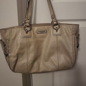 Coach Tan Gallery Tote Bag D1280-F19252